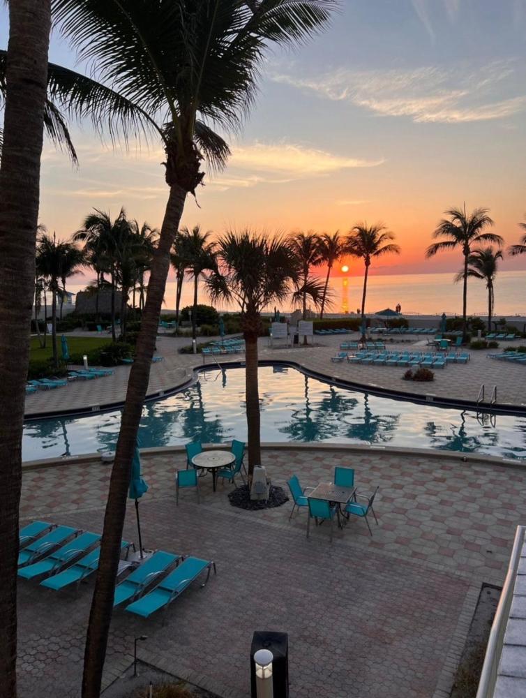 Miami Hollywood Two Bedroom Penthouse With Intracoastal View 005-22bvic